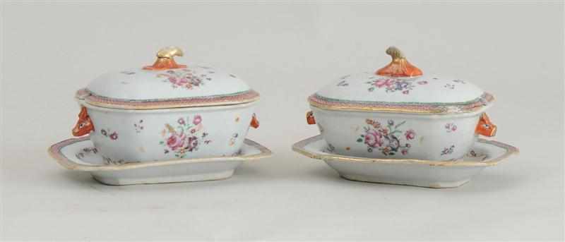 Appraisal: PAIR OF CHINESE EXPORT FAMILLE ROSE PORCELAIN BOAR'S HEAD SAUCE