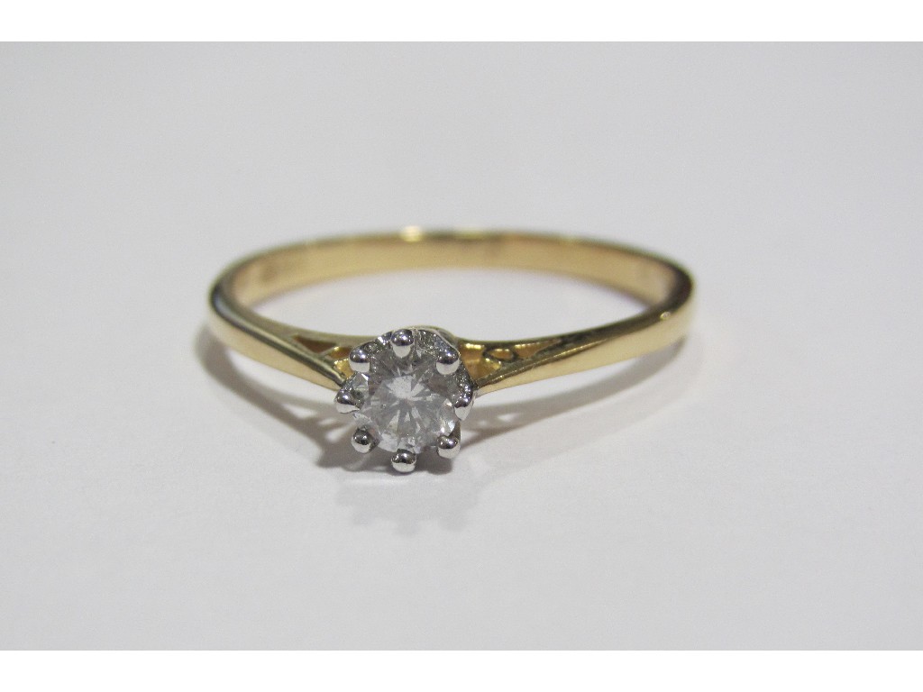 Appraisal: Eighteen carat gold diamond solitaire ring with brilliant cut diamond