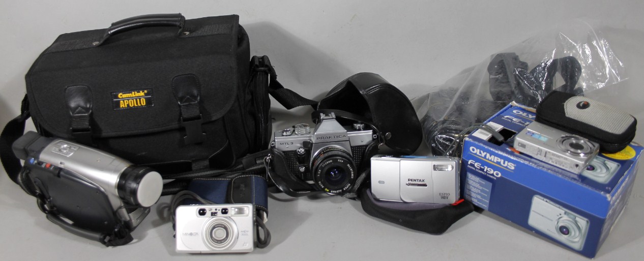 Appraisal: Various cameras equipment etc to include a Practicka cased camera