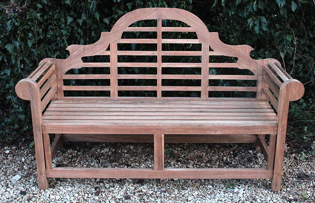 Appraisal: A COTSWOLD TEAK LUTYENS STYLE GARDEN BENCH cm wide