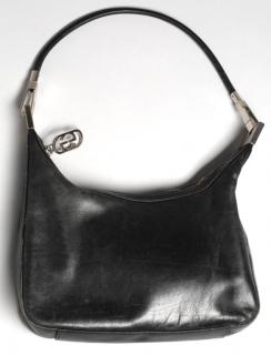 Appraisal: Vintage Black Leather Gucci Handbag The small black leather shoulder