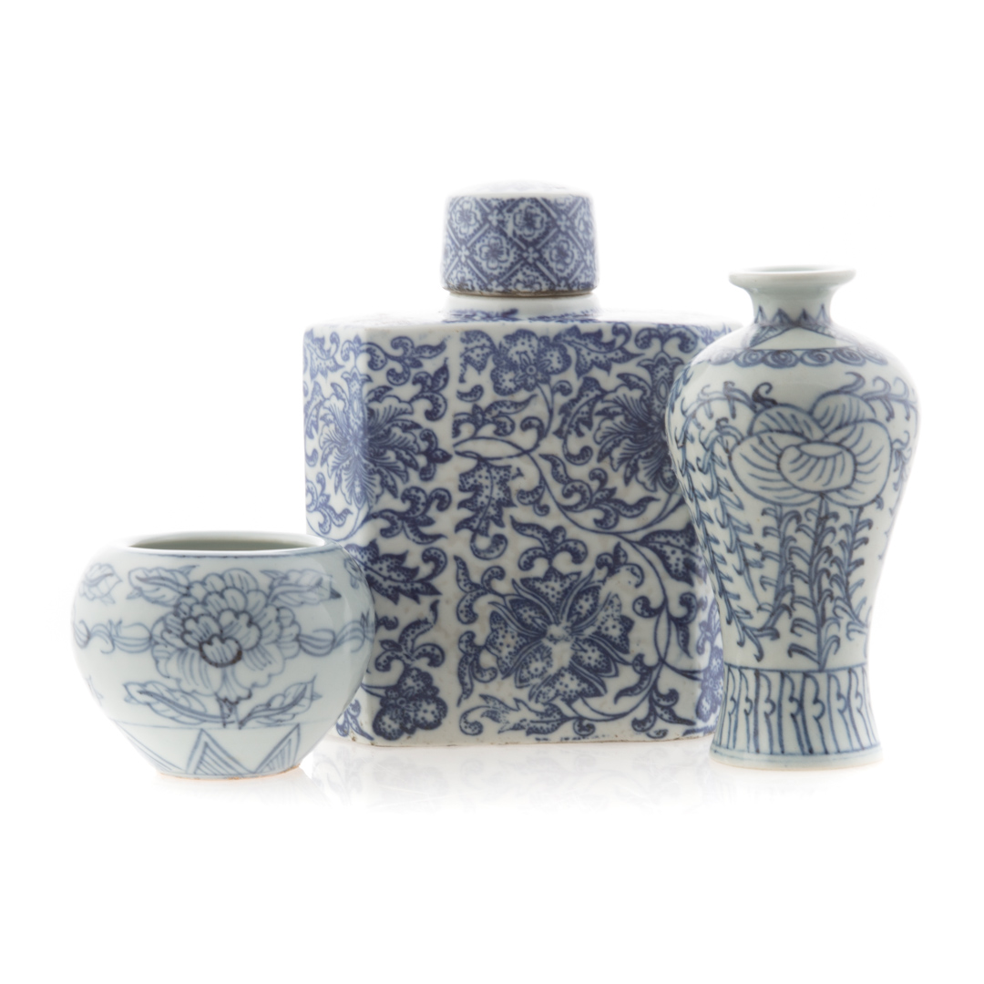 Appraisal: Three Chinese blue and white porcelain articles including miniature vase