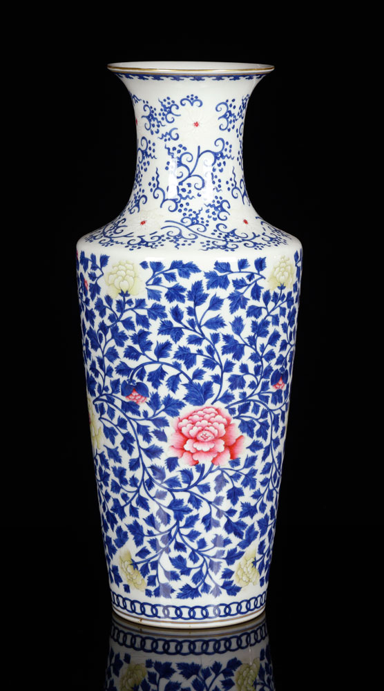 Appraisal: - Chinese Famille Rose Vase Porcelain Chinese famille rose vase