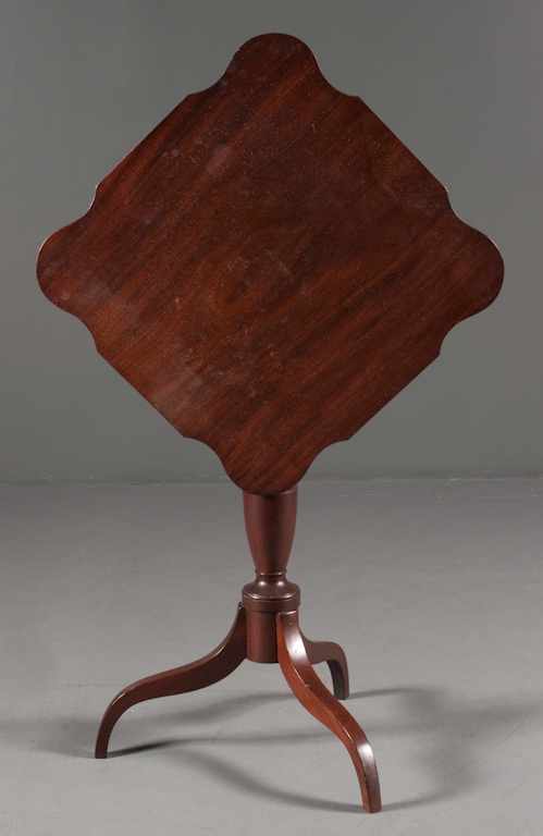 Appraisal: Federal mahogany tilt-top candlestand Middle Atlantic States first quarter- th