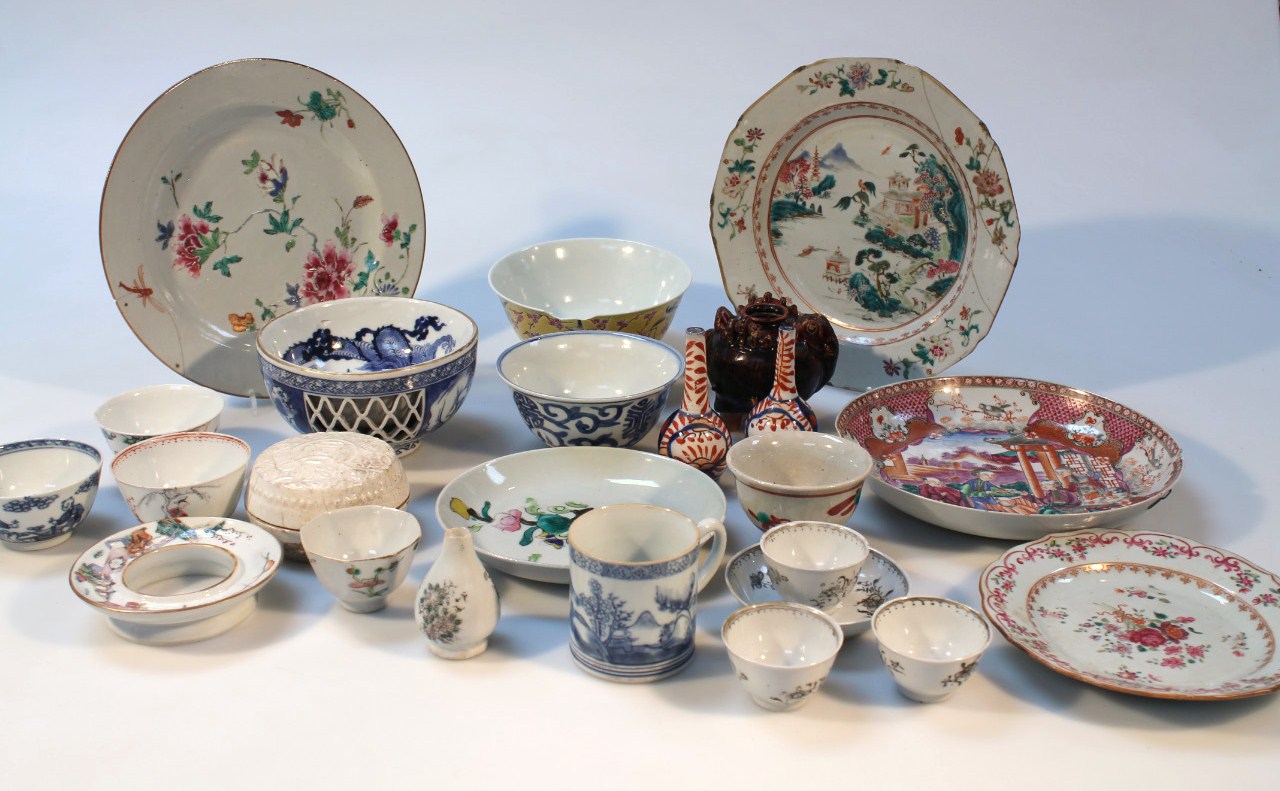 Appraisal: Various thC and later Chinese and Japanese porcelain and earthenware