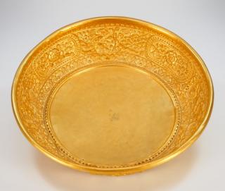 Appraisal: Asian kt gold offering bowl A late th century Southeast