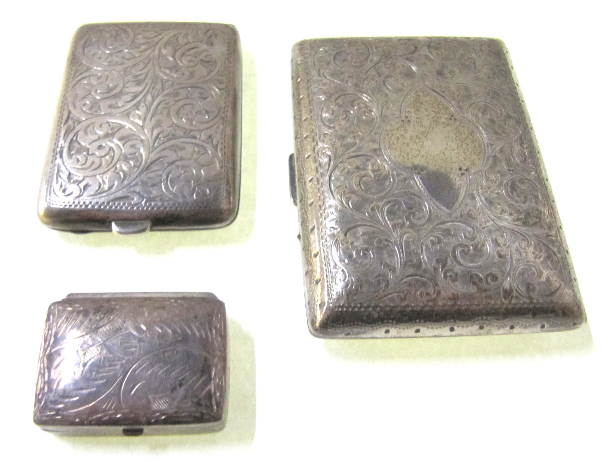 Appraisal: A lot comprising a silver cigarette case a vesta and