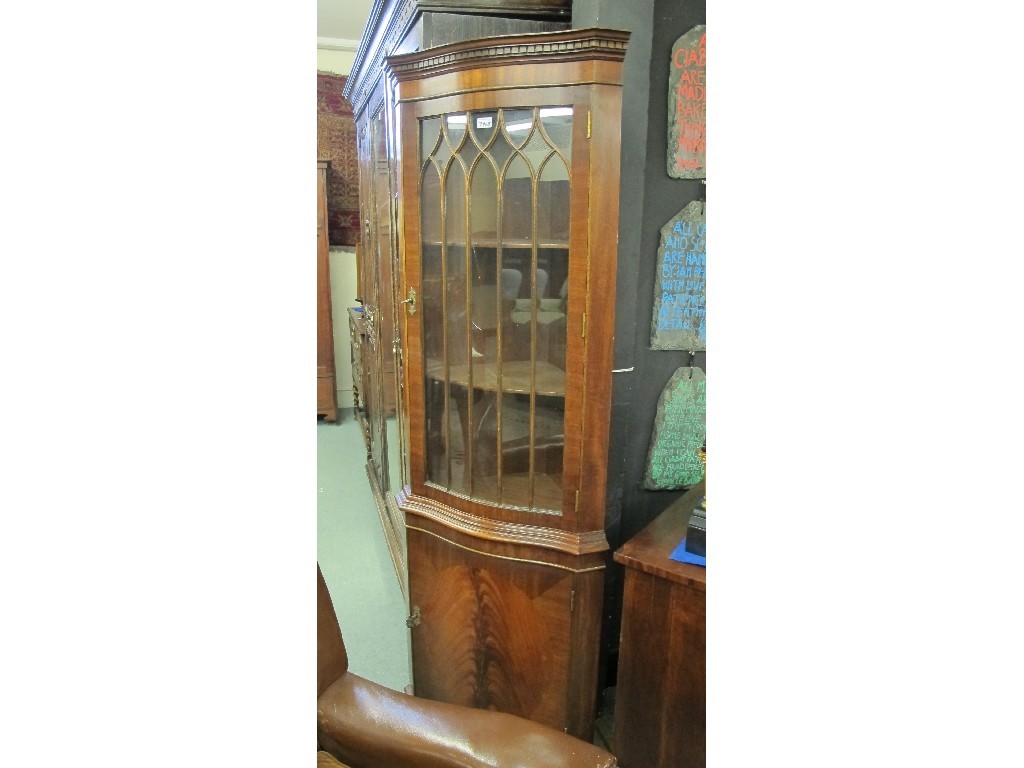 Appraisal: Reproduction mahogany corner cabinet