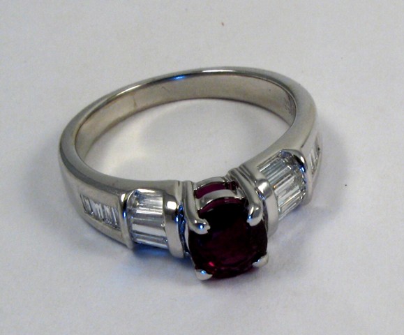 Appraisal: RUBY DIAMOND AND EIGHTEEN KARAT GOLD RING The white gold