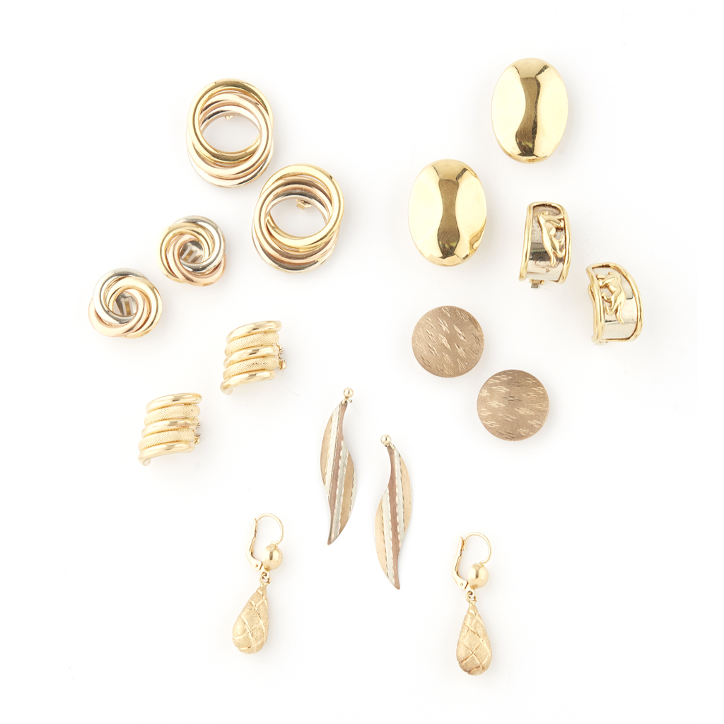 Appraisal: A collection of earrings to include a pair of oval