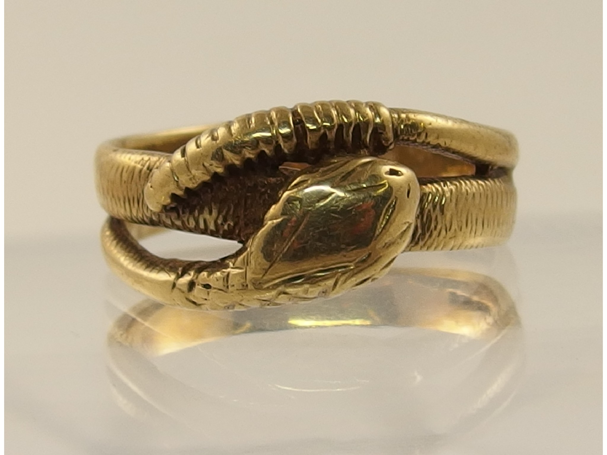 Appraisal: A ct rattle snake ring