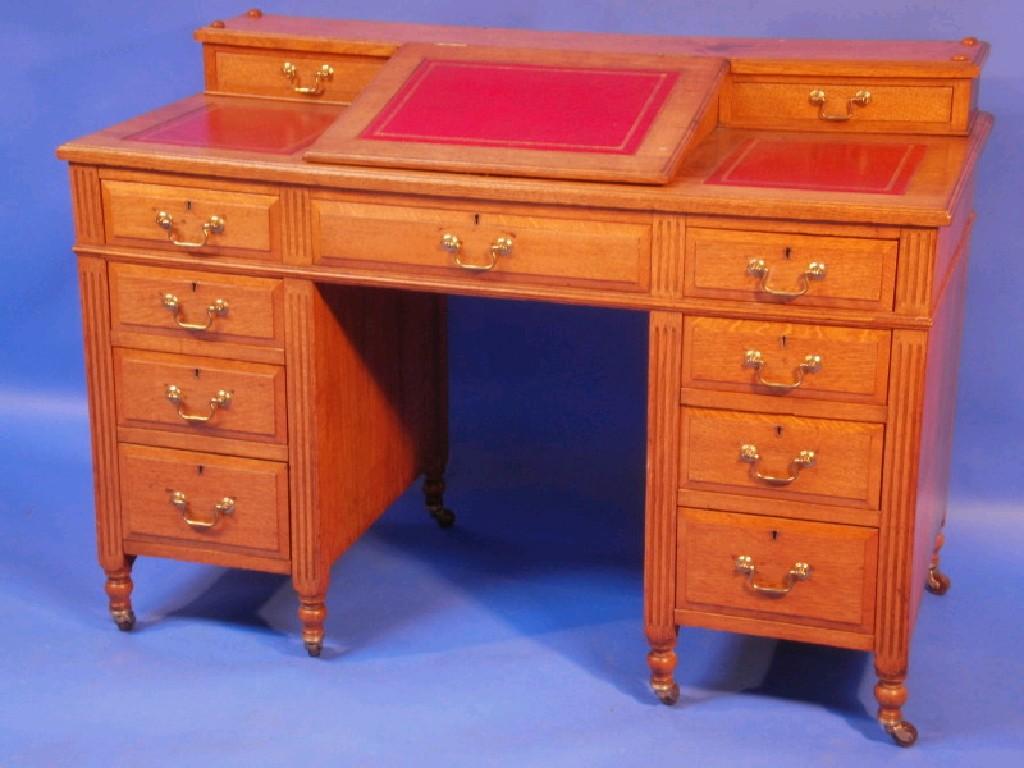 Appraisal: A thC oak banker's desk the top fitted with two