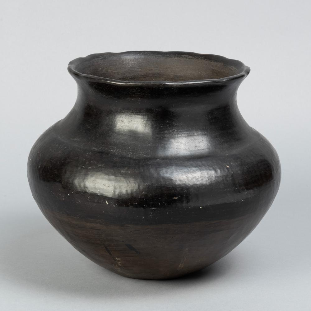 Appraisal: SAN JUAN PUEBLO BLACKWARE JAR CA SSan Juan Pueblo Blackware