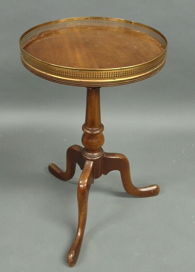 Appraisal: Queen Anne style mahogany candlestand h x dia