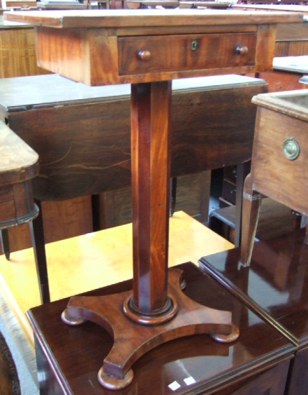 Appraisal: An early Victorian mahogany pedestal occasional table the top with