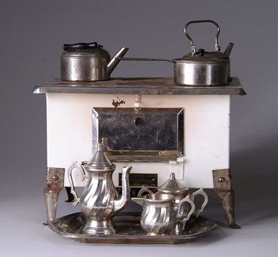 Appraisal: LOT OF DOLL S STOVE SINK TEA SET DISHES Electric