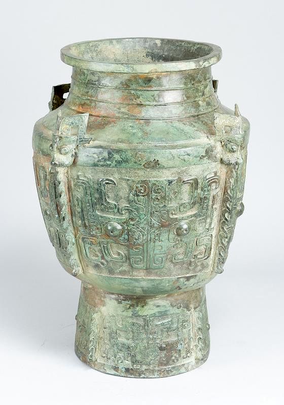 Appraisal: Large chinese bronze container possible zhou periode Large chinese bronze