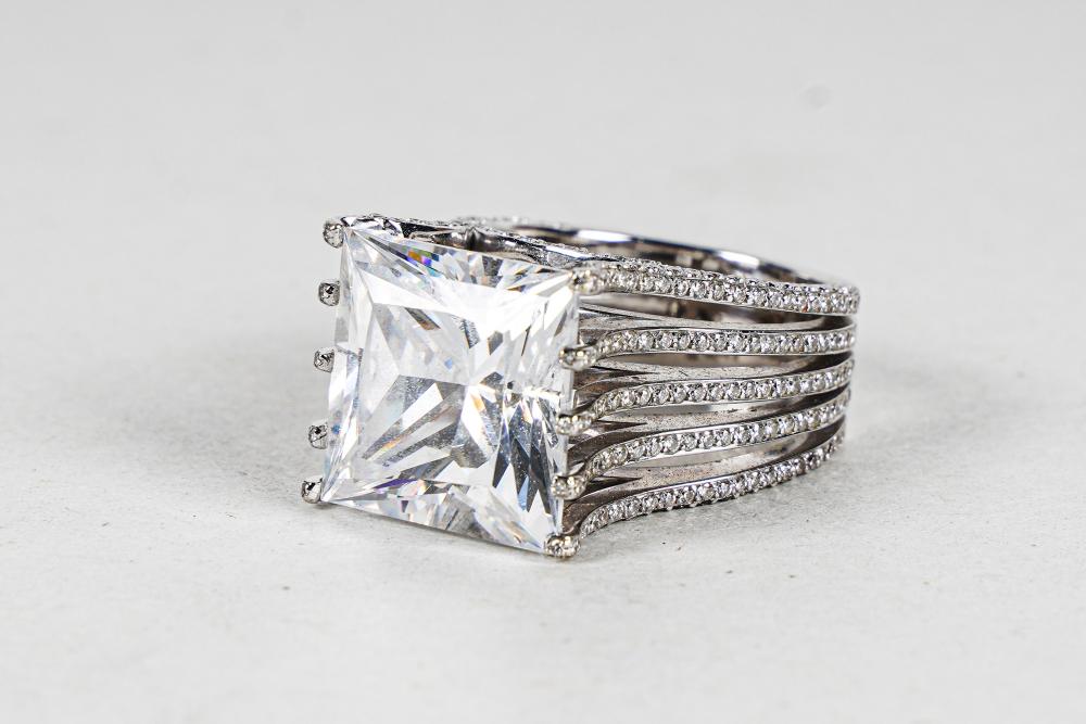 Appraisal: KARAT WHITE GOLD DIAMOND SIMULANT DIAMOND RING total carats of