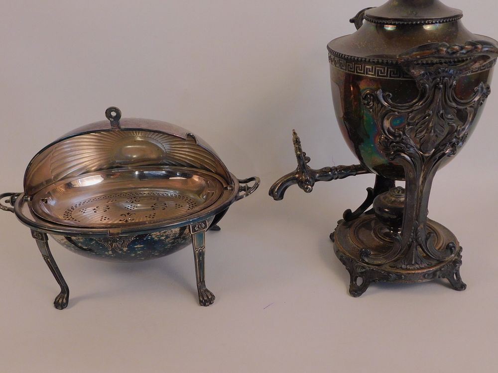 Appraisal: ANTIQUE ENGLISH KETTLE BREAKFAST WARMER Lot antique English silver plated