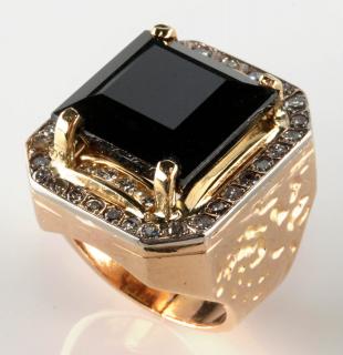 Appraisal: A GENT'S K GOLD HEMATITE AND DIAMOND DRESS RING A