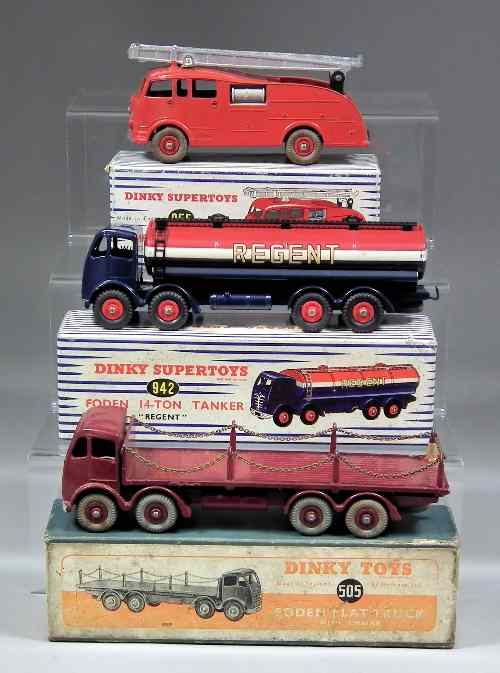 Appraisal: Two Dinky Super Toys diecast model commercial vehicles - ''Foden