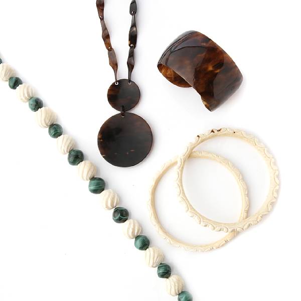 Appraisal: A collection of ivory and tortoise shell jewelry featuring fourteen