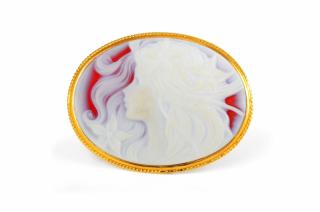 Appraisal: A Gold and Sardonyx Cameo Brooch A Gold and Sardonyx