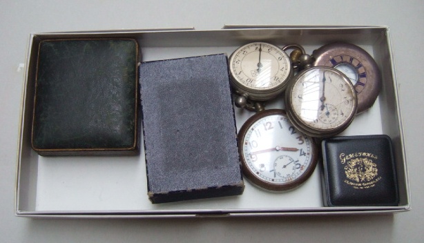 Appraisal: A gentleman's silver cased keyless wind half hunting cased pocket