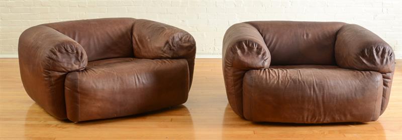 Appraisal: PAIR OF STENDIG LEATHER CLUB CHAIRS With Stendig labels x