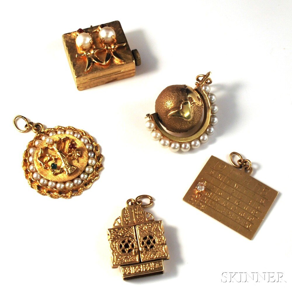 Appraisal: Five kt Gold Charms and Pendants a calendar with a