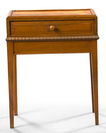 Appraisal: Edwardian Mahogany Occasional Table ca the rectangular top with a