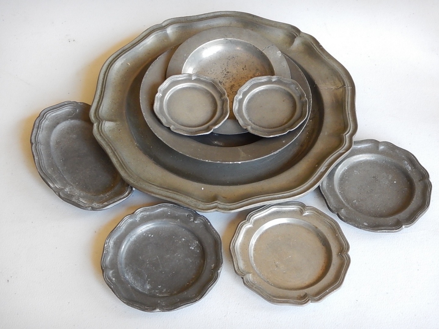 Appraisal: A collection of thC thC thC pewter dishes and plates