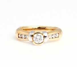 Appraisal: An ct gold round brilliant cut diamond ring with diamond