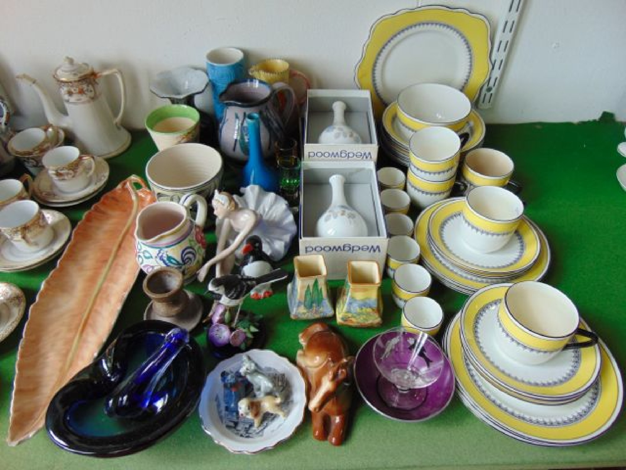 Appraisal: A collection of th century ceramics including Foley tea wares