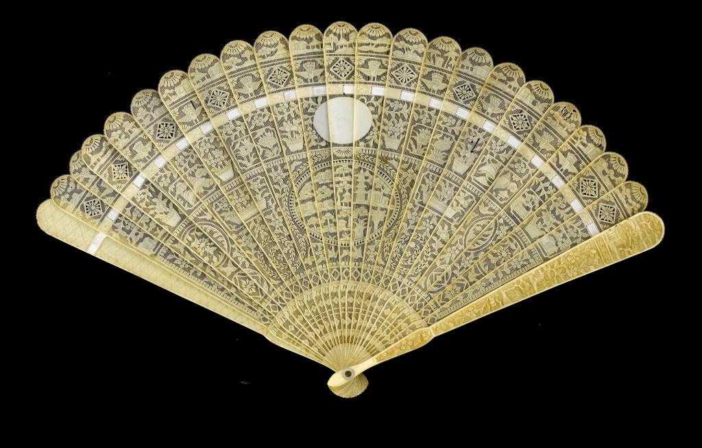 Appraisal: A FINE CANTON IVORY BRIS FAN the guards carved with