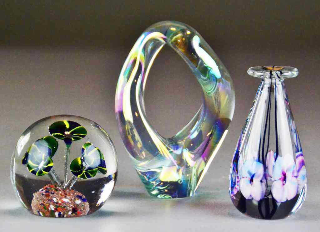 Appraisal: Pcs American Art Glass - incl Robert EickholThree hand-blown American