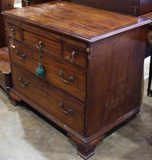 Appraisal: George II mahogany chest of drawers George II mahogany chest