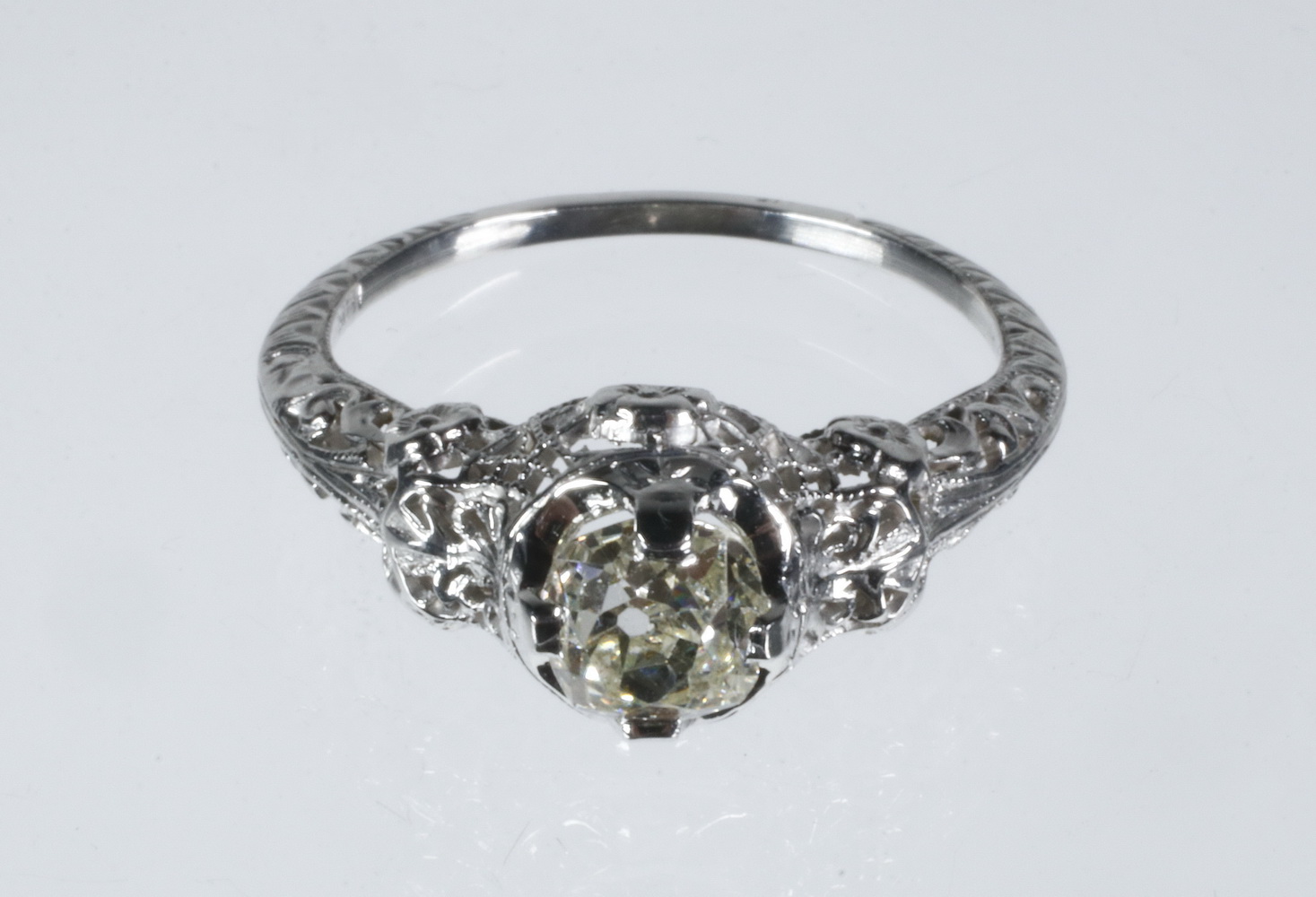 Appraisal: LADY'S RING Edwardian K White Gold ring set with an