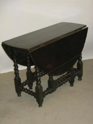 Appraisal: AN OAK GATELEG TABLE of oval form with plank lid