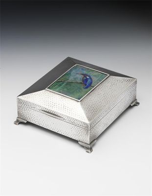 Appraisal: A fine silver and enamel cigarette box by The Abraham