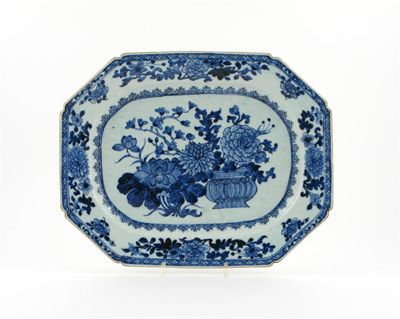 Appraisal: A Chinese blue and white octagonal meat plate painted with