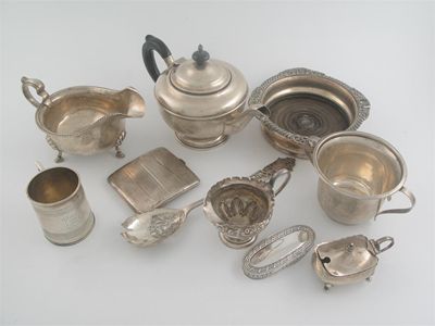 Appraisal: A mixed lot of mainly modern silver a three-piece tea