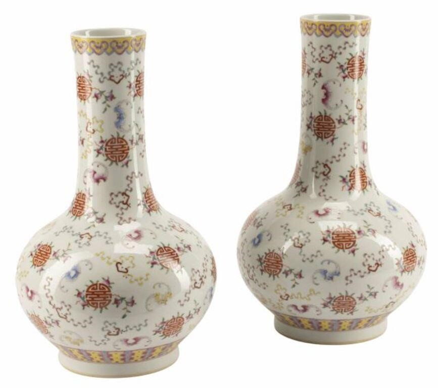 Appraisal: pair Chinese famille rose porcelain gooseneck vases decorated with bats