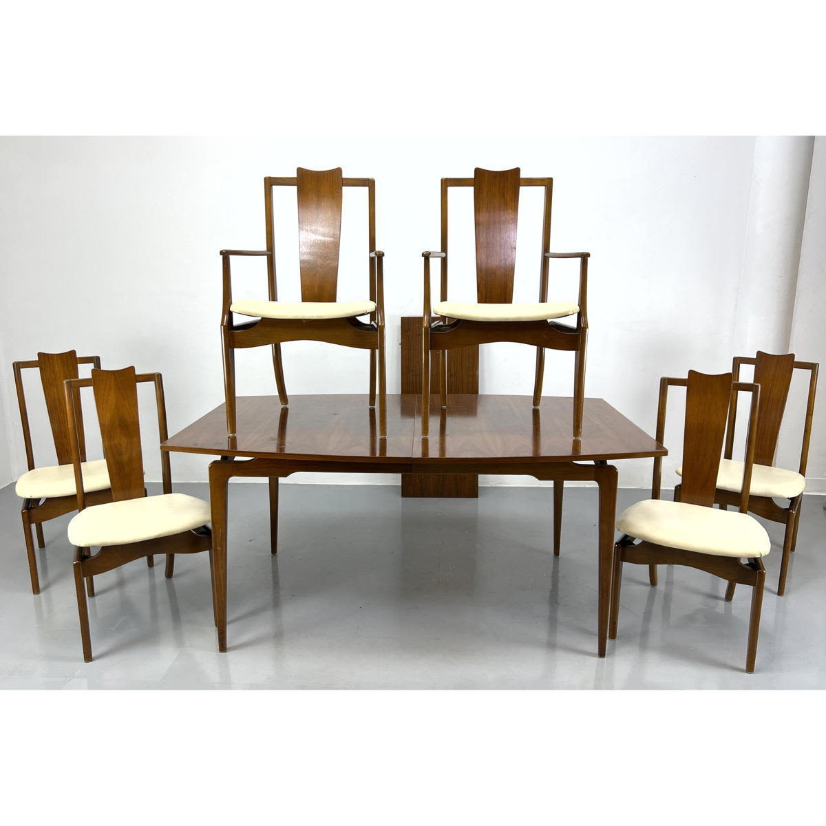 Appraisal: pc American Modern Dining Set Table with Stylish Leg Construction