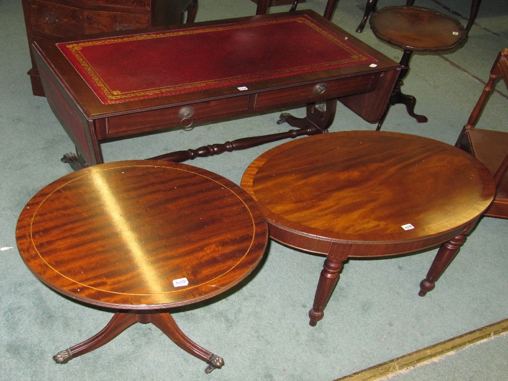 Appraisal: Mahogany sofa style coffee table with leather top half moon