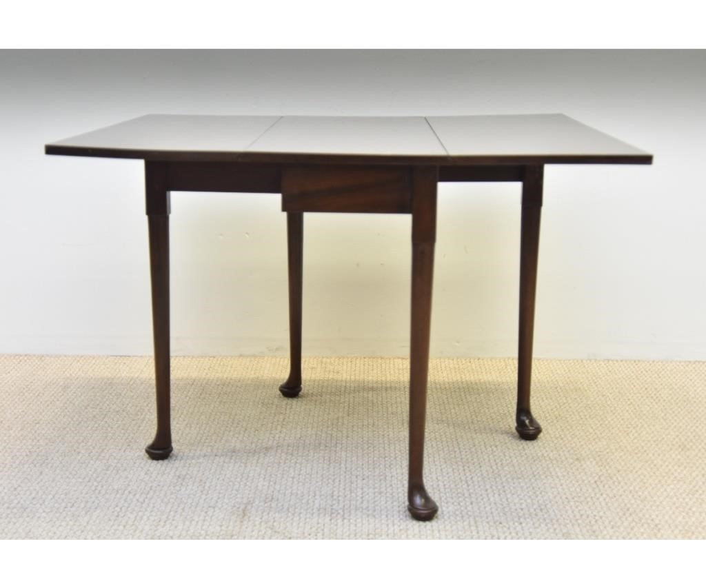 Appraisal: Kittinger Williamsburg Queen Anne-style mahogany drop-leaf table h x w