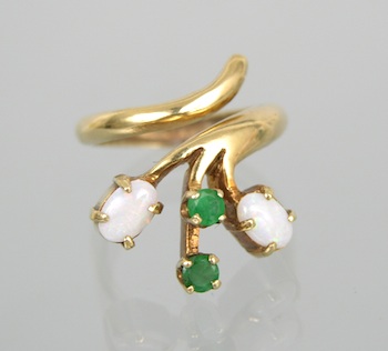 Appraisal: A Ladies' k Gold ring with Emeralds and White Opals