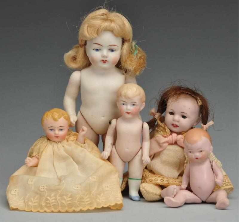 Appraisal: Lot of German All-Bisque Dolls Description Early baby with blonde