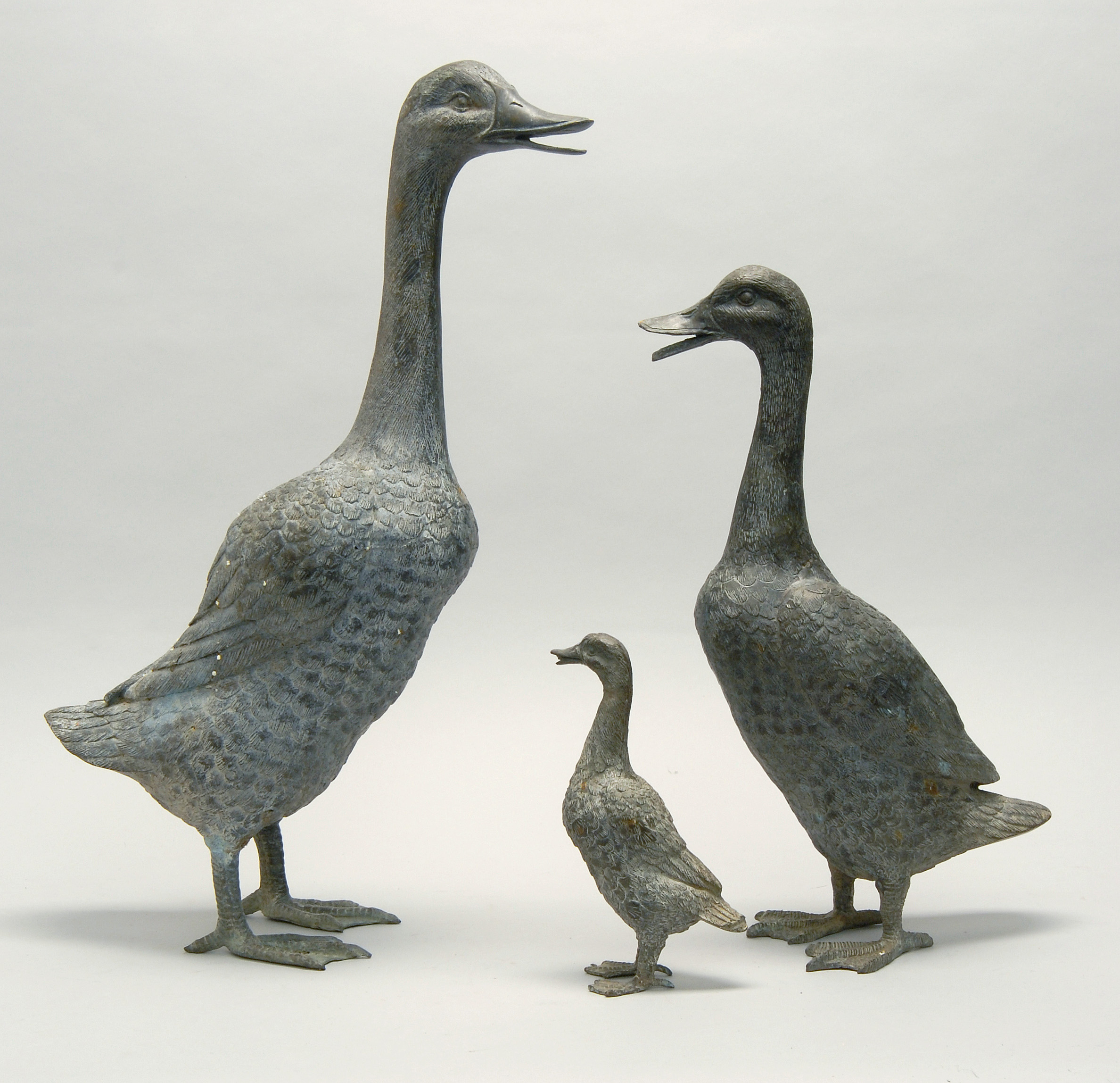 Appraisal: GRADUATED SET OF THREE BRONZE DUCK FIGURES Probably Japanese Late