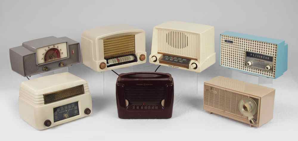 Appraisal: COLLECTION OF VINTAGE GE GENERAL ELECTRIC RADIOS Piece W ''Musaphonic''